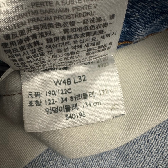 Levis‎ 501 Jeans Mens 48X32 Button Fly Light Wash Denim Classic Fit - Picture 5 of 7